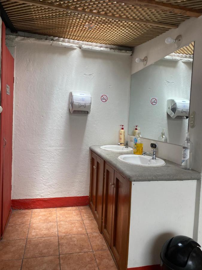 El Extranjero Hostal Antigua Luaran gambar