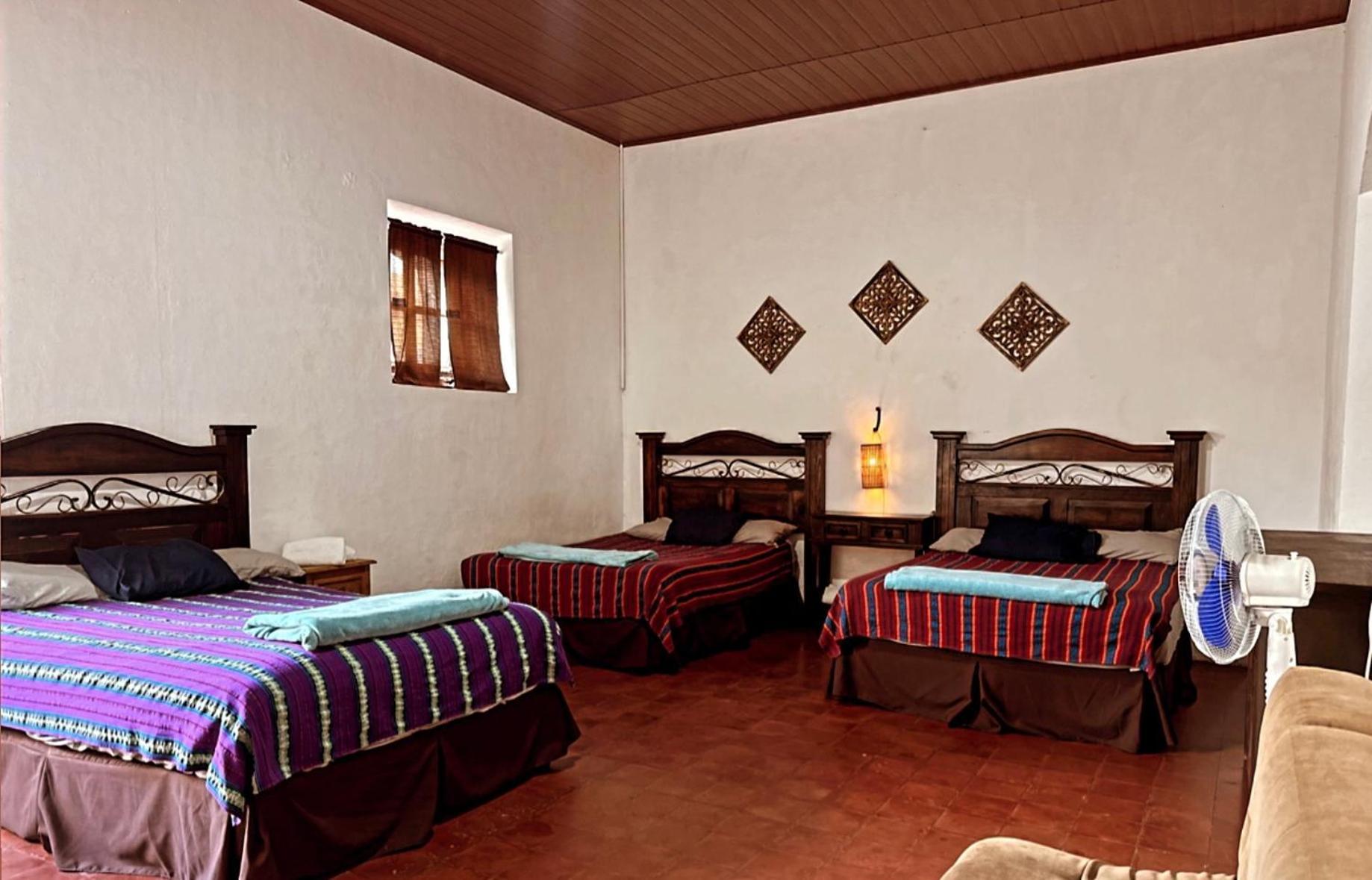 El Extranjero Hostal Antigua Luaran gambar